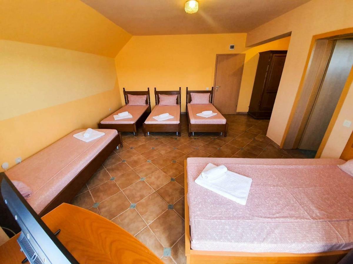 Rooms Cristian Deva Buitenkant foto